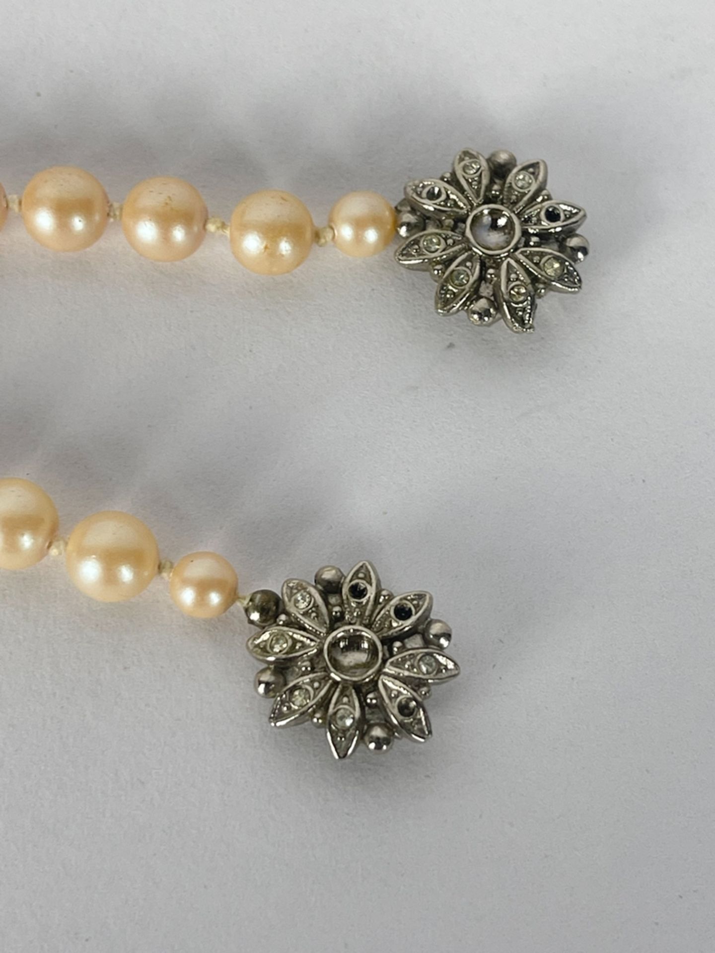Perlenkette mit Klippverschluss - Bild 4 aus 6