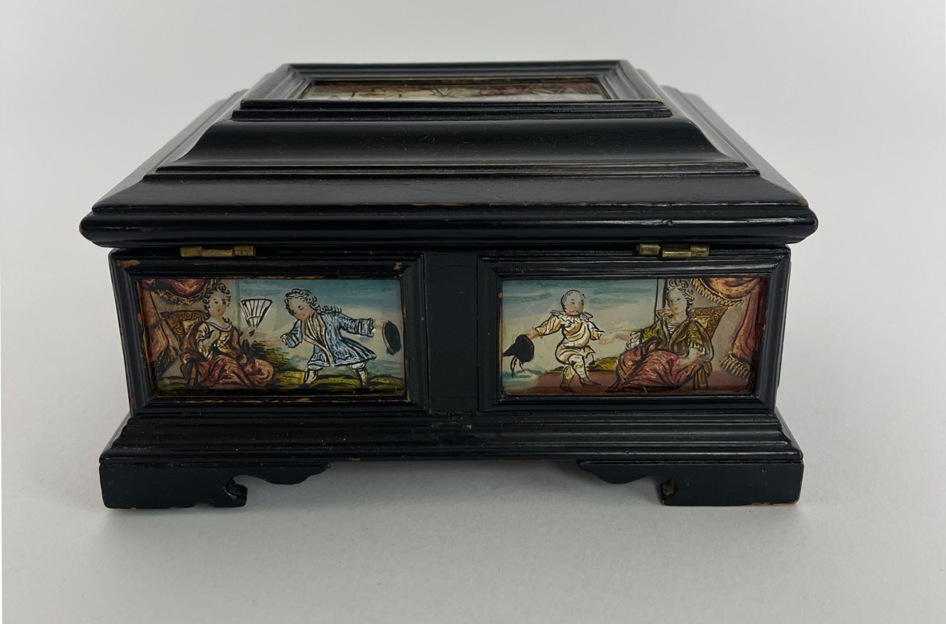 Kleine museale Augsburger Renaissance Truhe mit Eglomisétechnik - Bild 10 aus 13