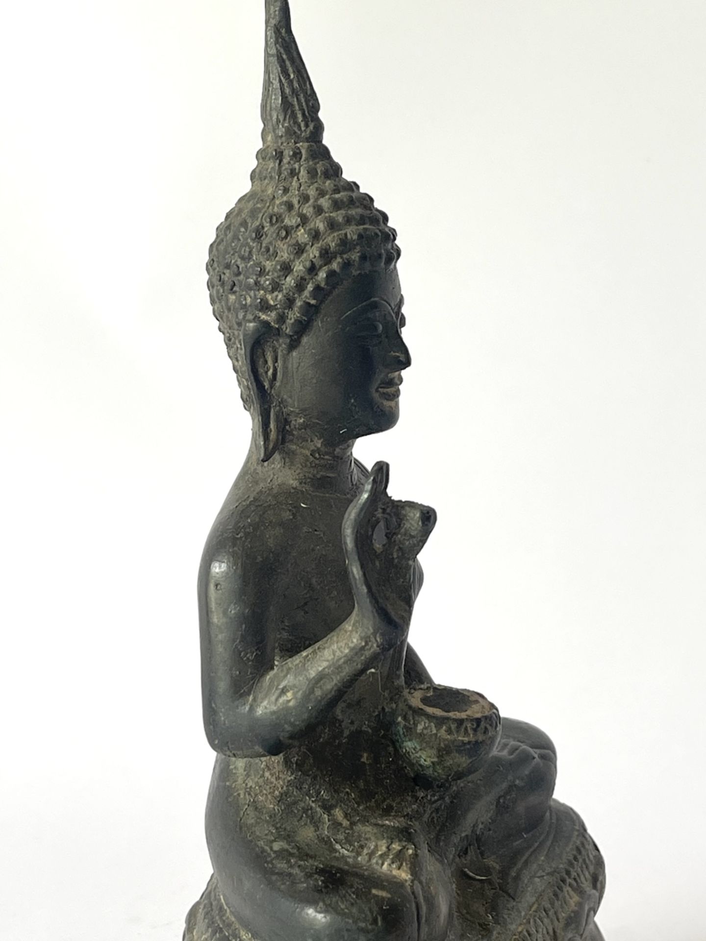 Alter traditioneller Buddha - Bild 9 aus 12