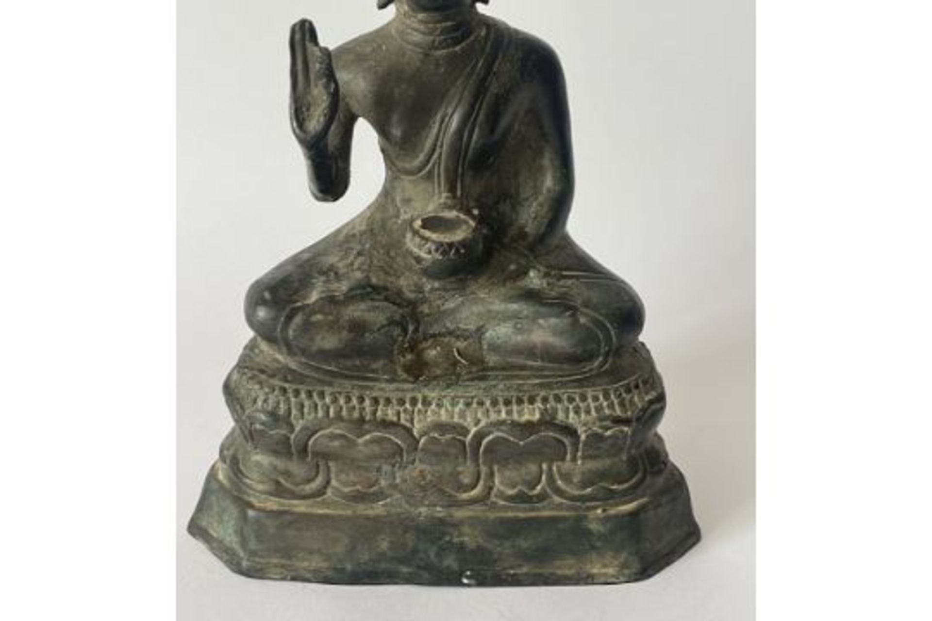 Alter traditioneller Buddha - Bild 4 aus 12