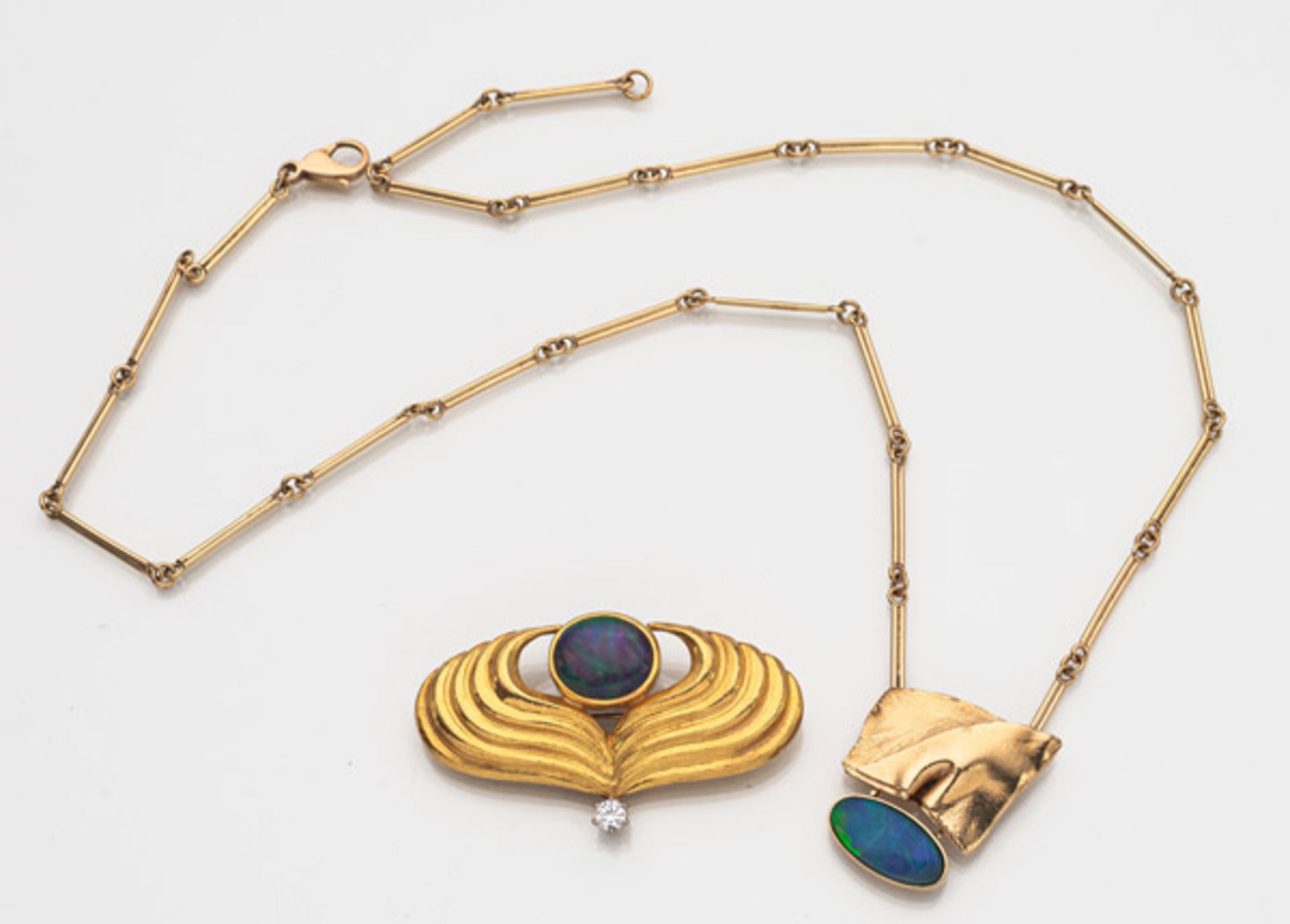 A BROOCH/PENDANT AND A NECKLACE WITH OPALS - Image 2 of 3