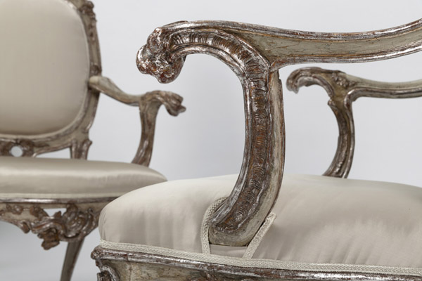 A SET OF FOUR GERMAN SILVERED AND GILTWOOD FAUTEUILS - Image 19 of 27
