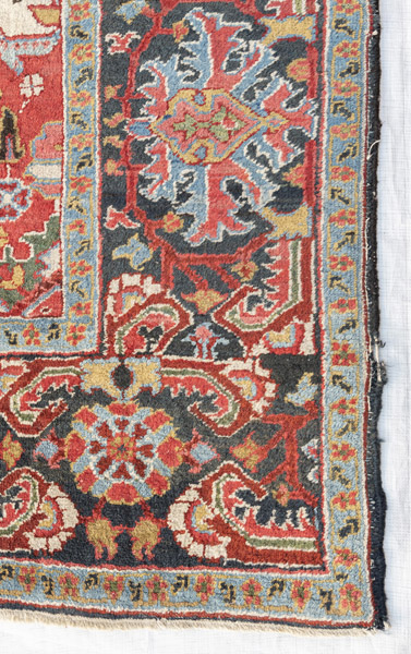 A Heriz Medallion carpet - Image 5 of 11