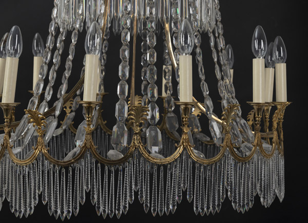 A GERMAN ORMOLU MOUNTED AND CUT GLASS TWELFE LIGHT CHANDELIER - Image 24 of 26