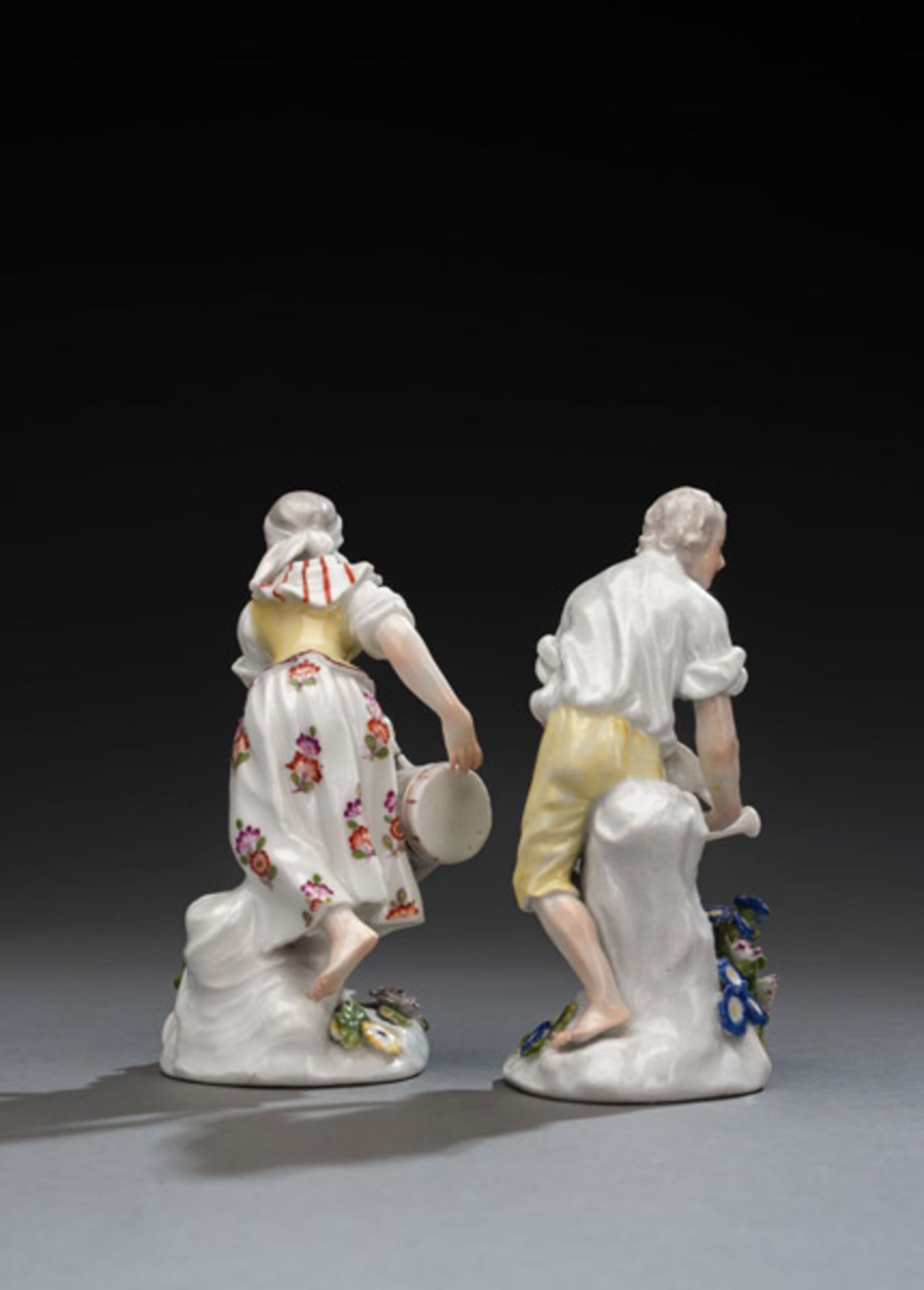 A MEISSEN PAIR OF GARDENERS WITH WATERING CANS - Image 2 of 3