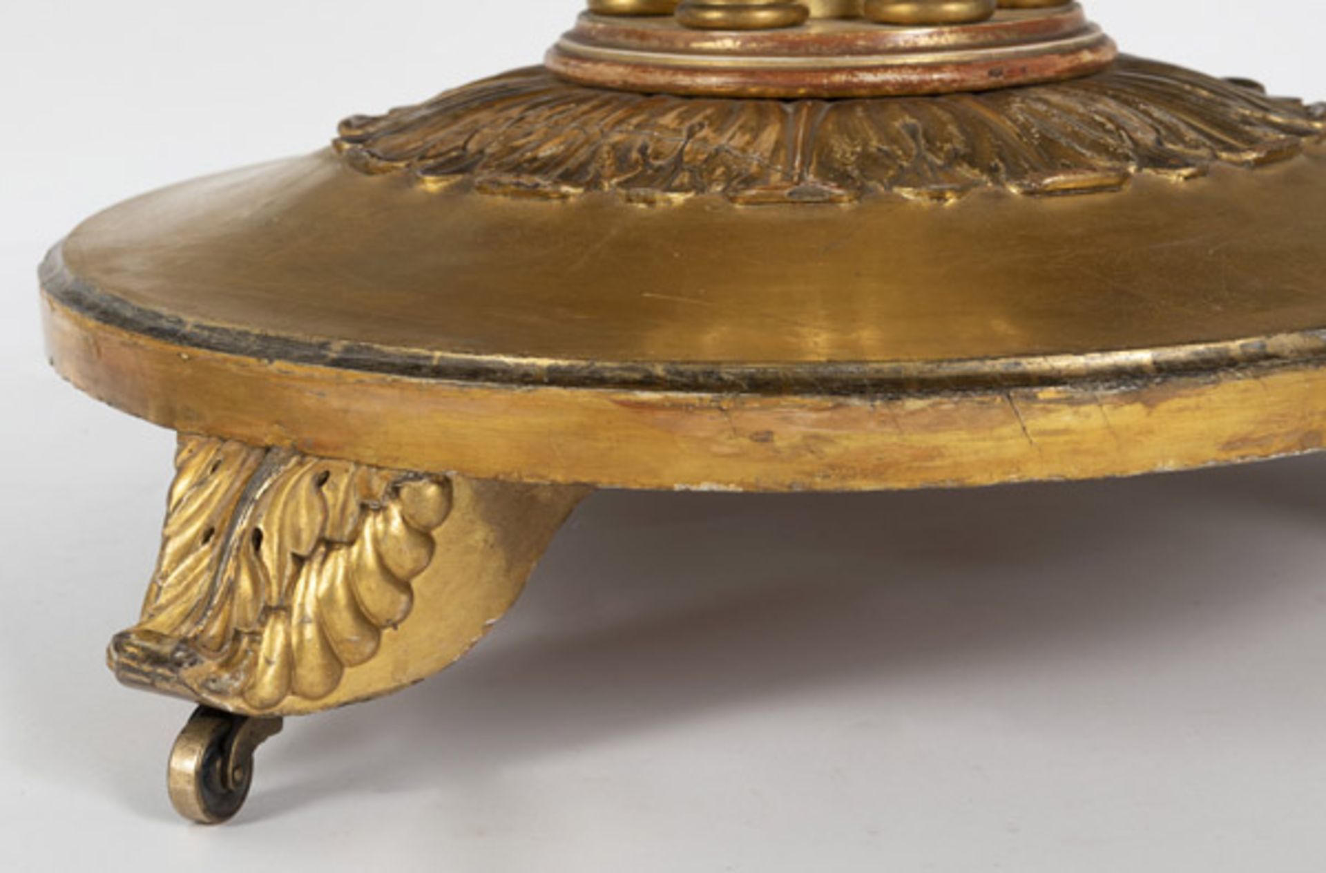 A LARGE GILTWOOD CENTRE TABLE - Image 4 of 7