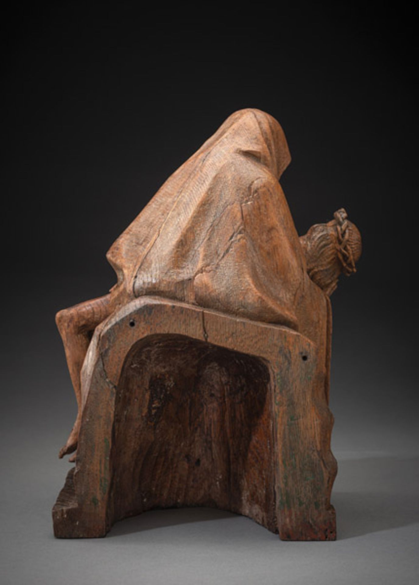 A GOTHIC OAK WOOD PIETA - Image 3 of 4