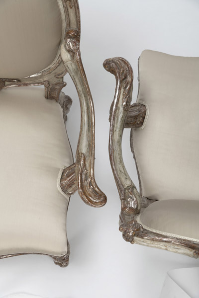 A SET OF FOUR GERMAN SILVERED AND GILTWOOD FAUTEUILS - Image 14 of 27