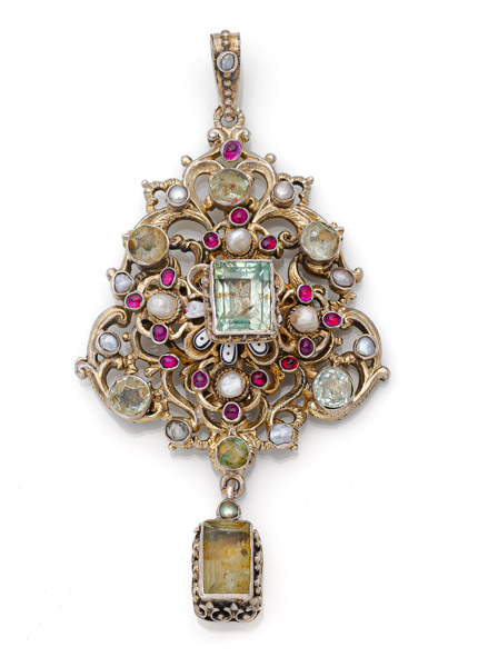 A RENAISSANCE STYLE PENDANT