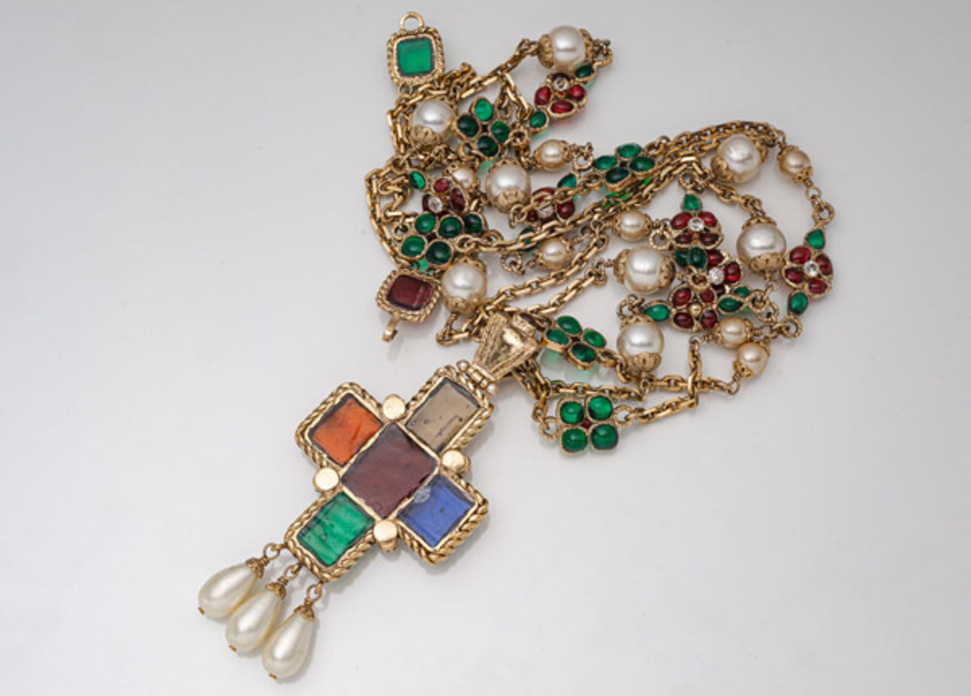 A RARE METALGILT AND GLASS CROSS PENDANT WITH NECKLACE - Image 3 of 3