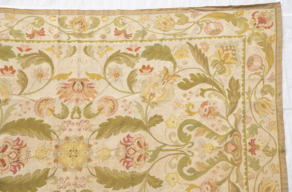 AN EMBROIDERED ARRAIOLOS CARPET WITH  FLORAL DESIGNS - Image 9 of 12