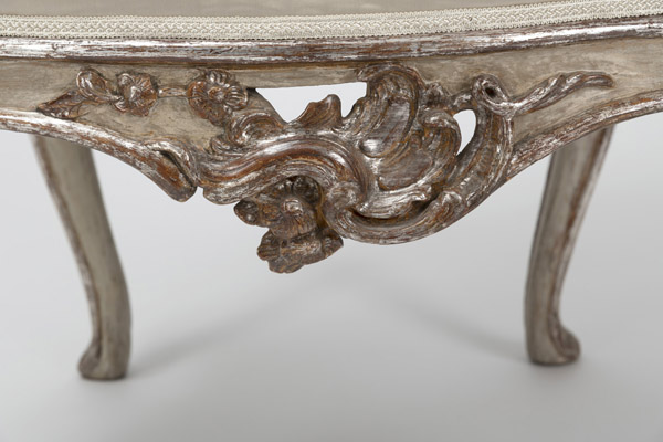 A SET OF FOUR GERMAN SILVERED AND GILTWOOD FAUTEUILS - Image 17 of 27