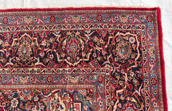 A semi-antique Kashan carpet with central medallion - Image 6 of 8