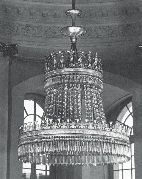 A GERMAN ORMOLU MOUNTED AND CUT GLASS TWELFE LIGHT CHANDELIER - Image 25 of 26