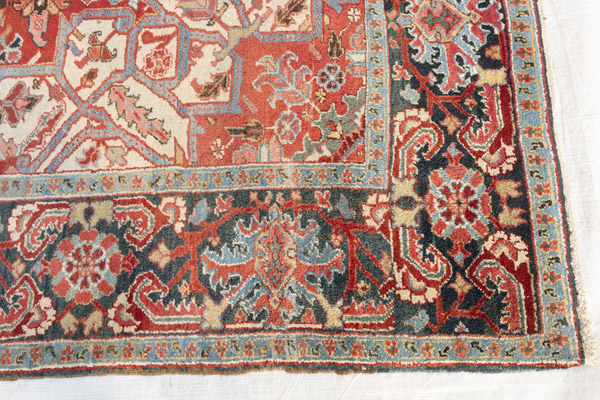 A Heriz Medallion carpet - Image 4 of 11