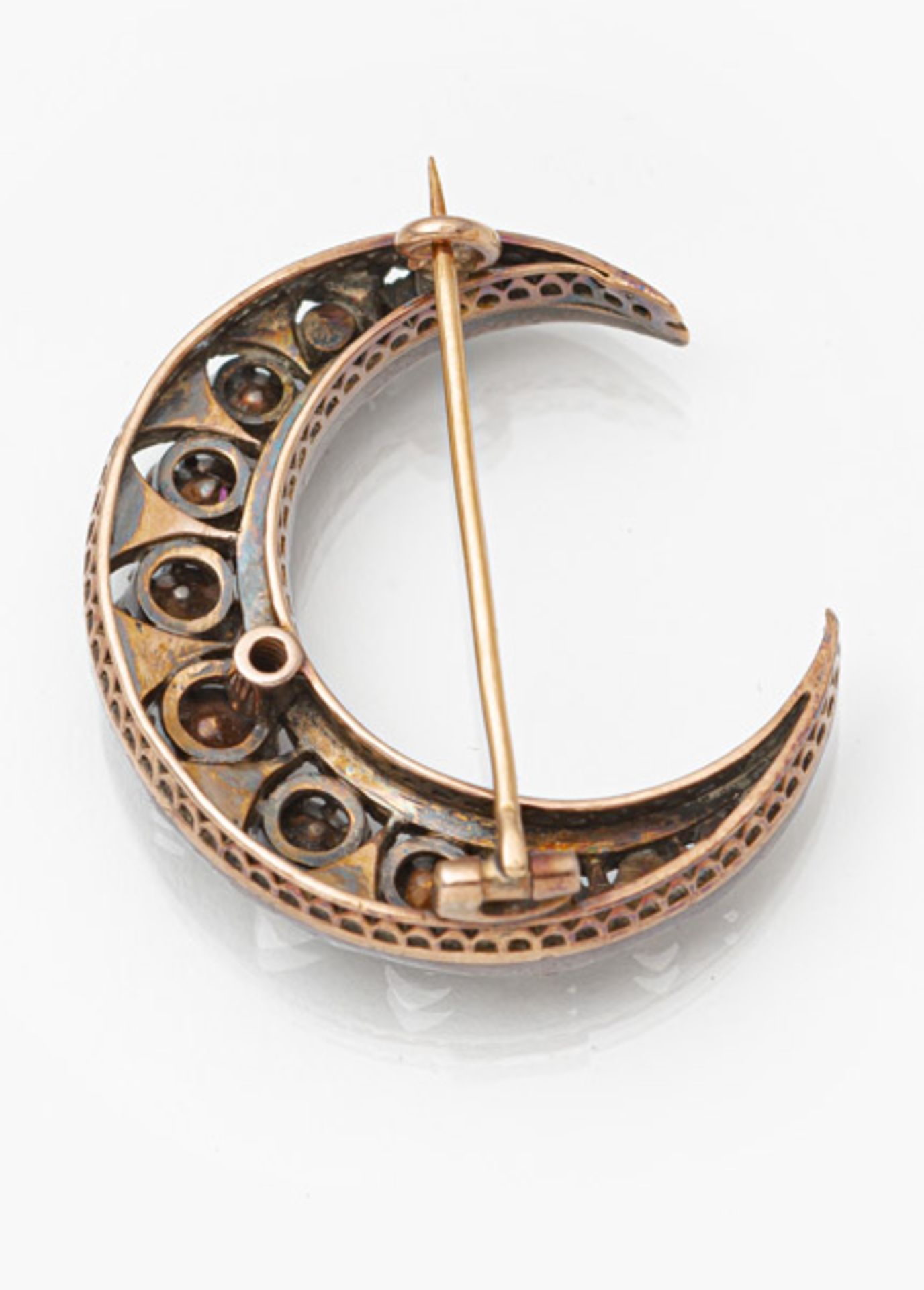 A BROOCH WITH DIAMONDS AND COLOURED STONES - Image 2 of 2