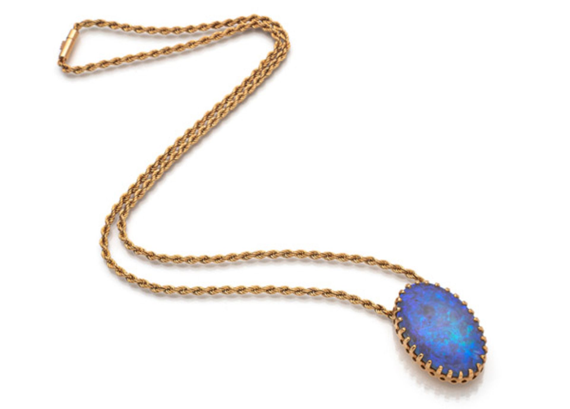 AN OPAL PENDANT AND NECKLACE