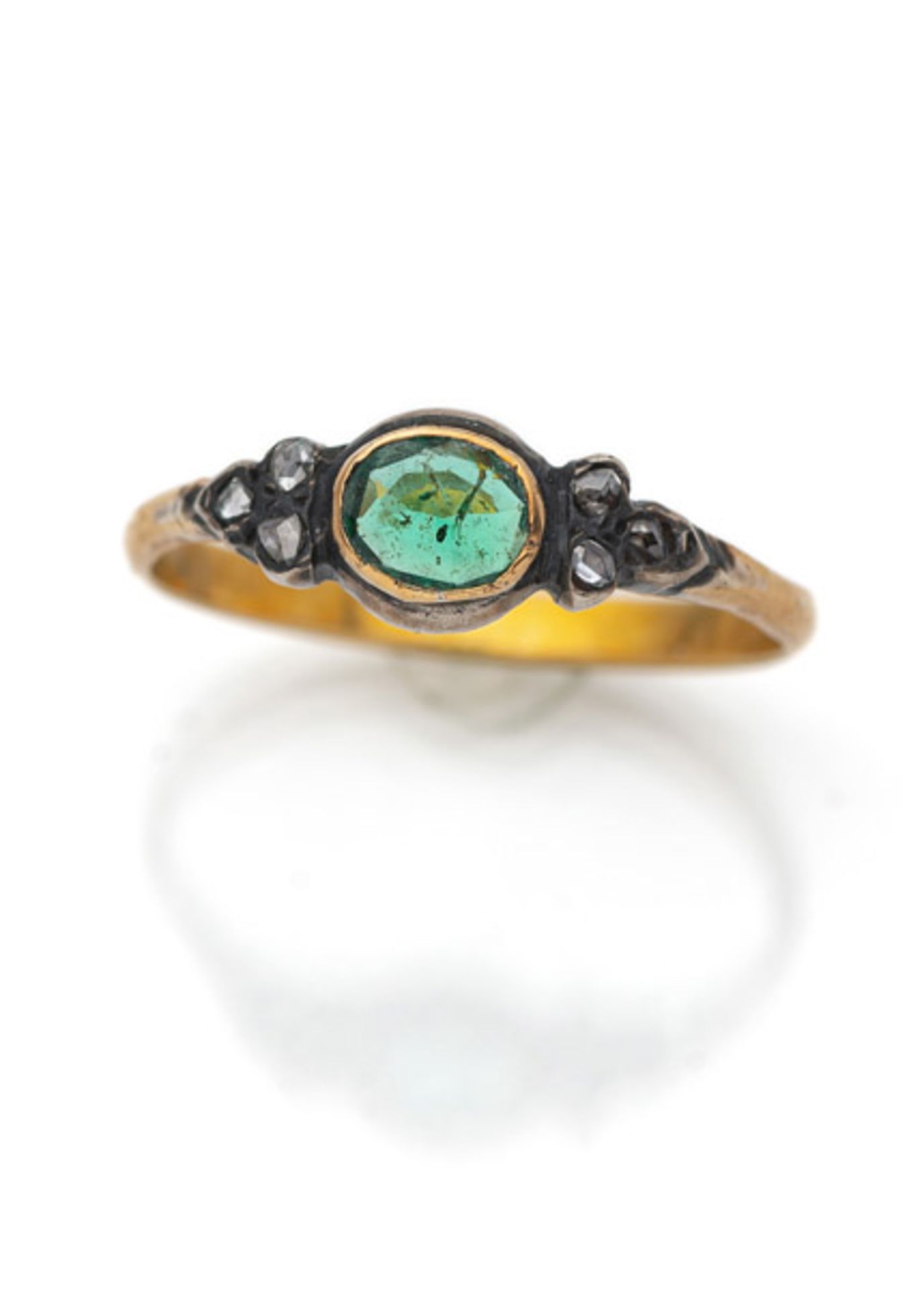 A RING WITH GREEN STONE