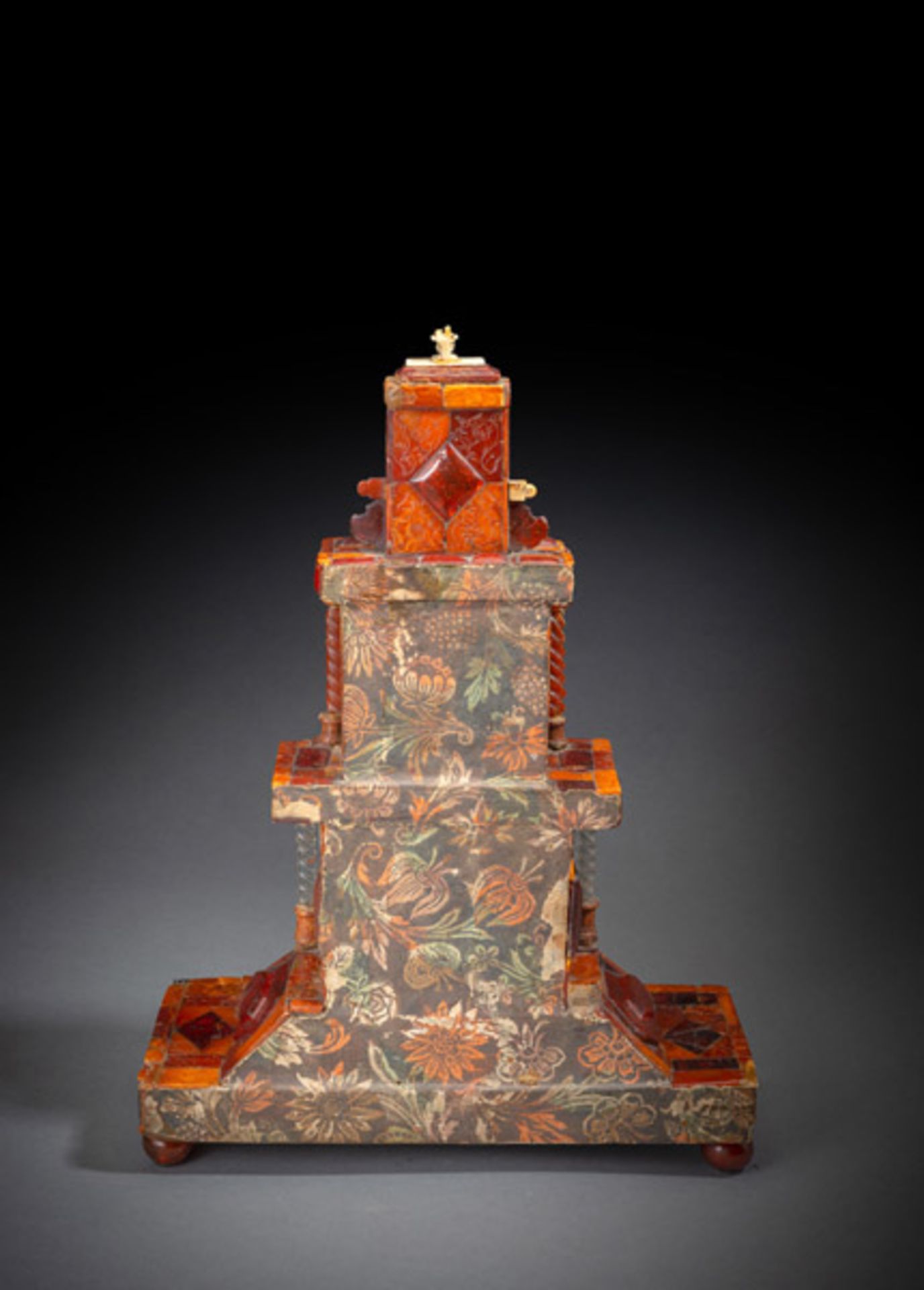 A RARE TORTOISE SHELL AND IVORY MOUNTED WOOD HOUSE ALTAR - Image 3 of 7