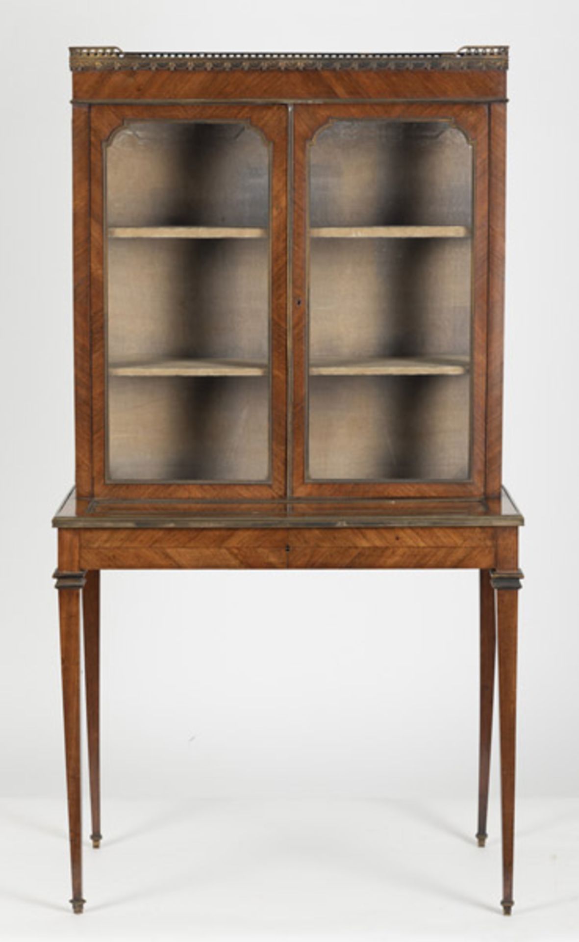A BRASS MOUNTED MAHOGANY LOUIS XVI STYLE DISPLAY CABINET - Image 8 of 8
