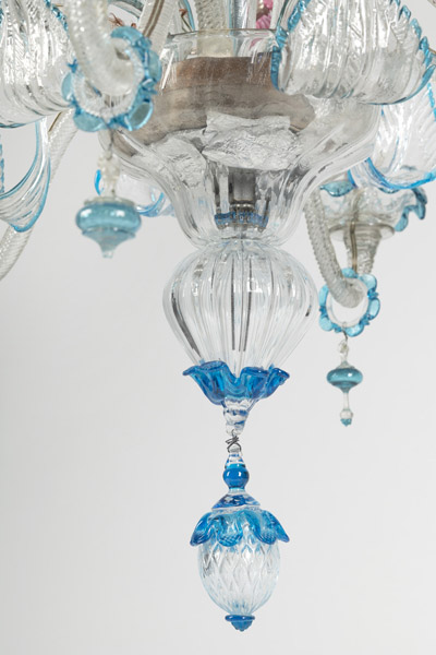 A VENETIAN POLYCHROME MURANO GLASS SIX-LIGHT CHANDELIER - Image 6 of 12