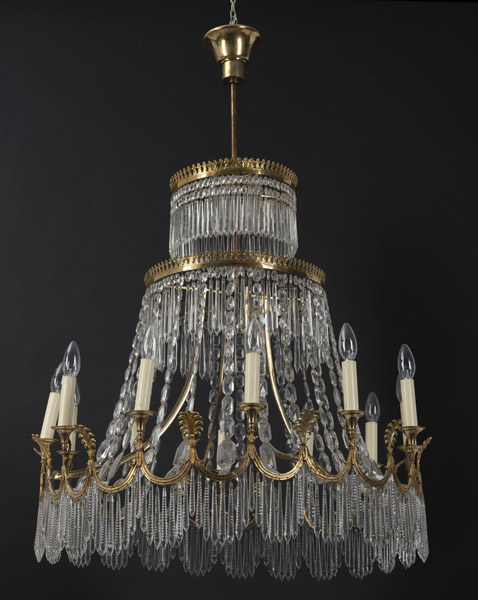 A GERMAN ORMOLU MOUNTED AND CUT GLASS TWELFE LIGHT CHANDELIER - Image 16 of 26