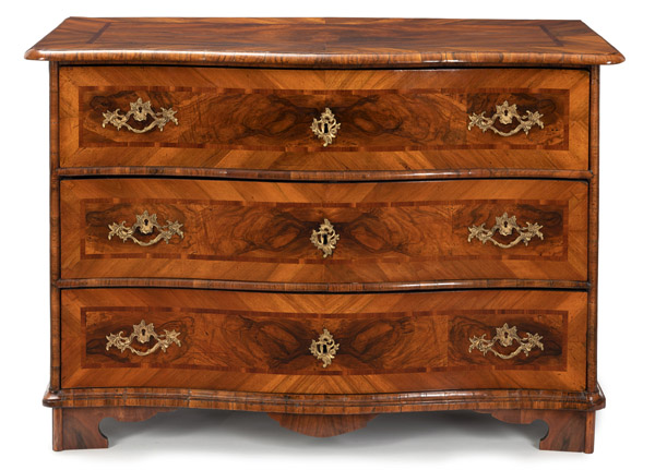 A SOUTH GERMAN BRASS MOUNTED WALNUT AND PLUM MARQUETRIED BAROQUE COMMODE - Image 2 of 6