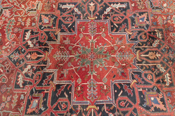 A Heriz Medallion carpet - Image 9 of 11