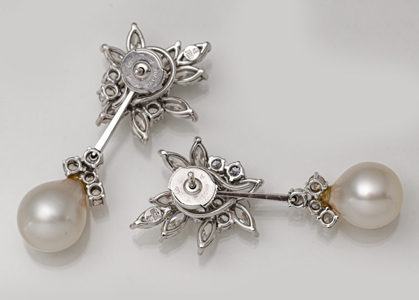 A  FINE PAIR OF PEARL AND DIAMOND EARRINGS - Image 3 of 3