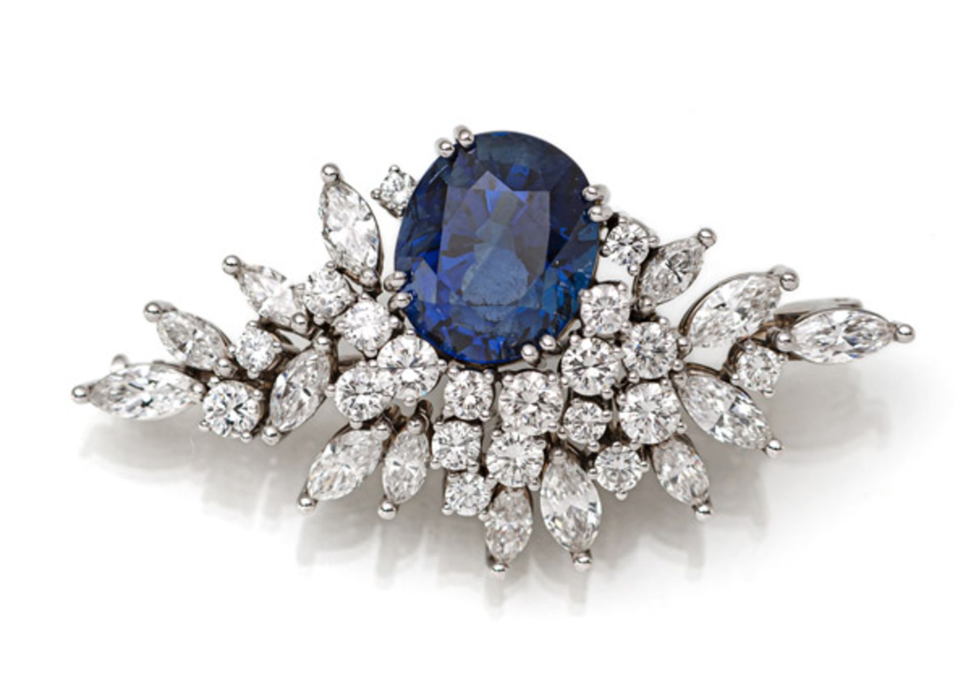 A FINE SAPPHIRE AND DIAMOND BROOCH