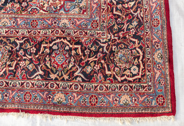 A semi-antique Kashan carpet with central medallion - Image 7 of 8