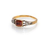 Ring mit orangenem Granat