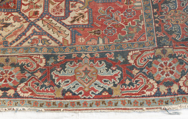 A Heriz Medallion carpet - Image 8 of 11