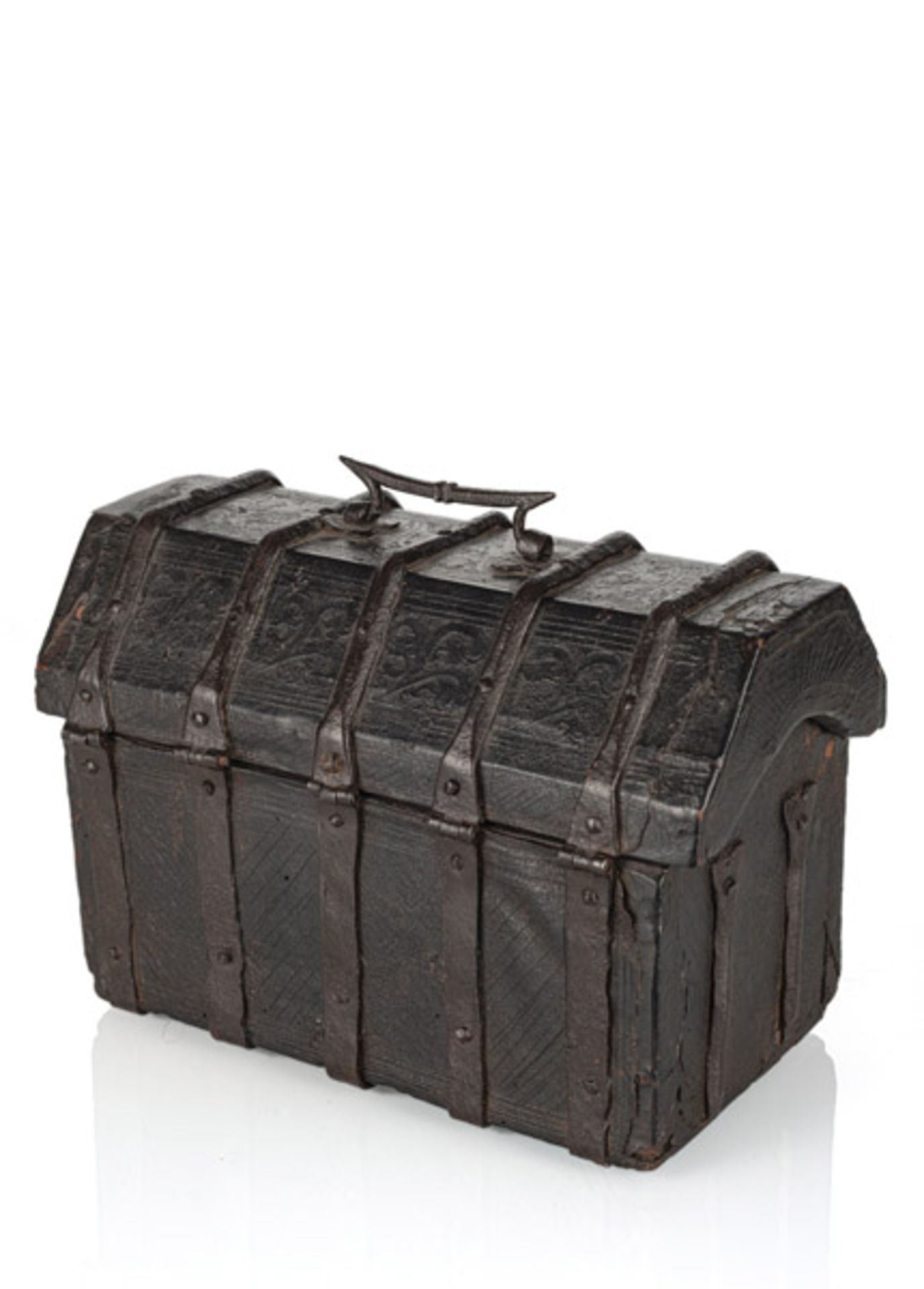 A LATE GOTHIC IRON MOUNTED LEATHER LINED WOOD CASE - Image 3 of 3