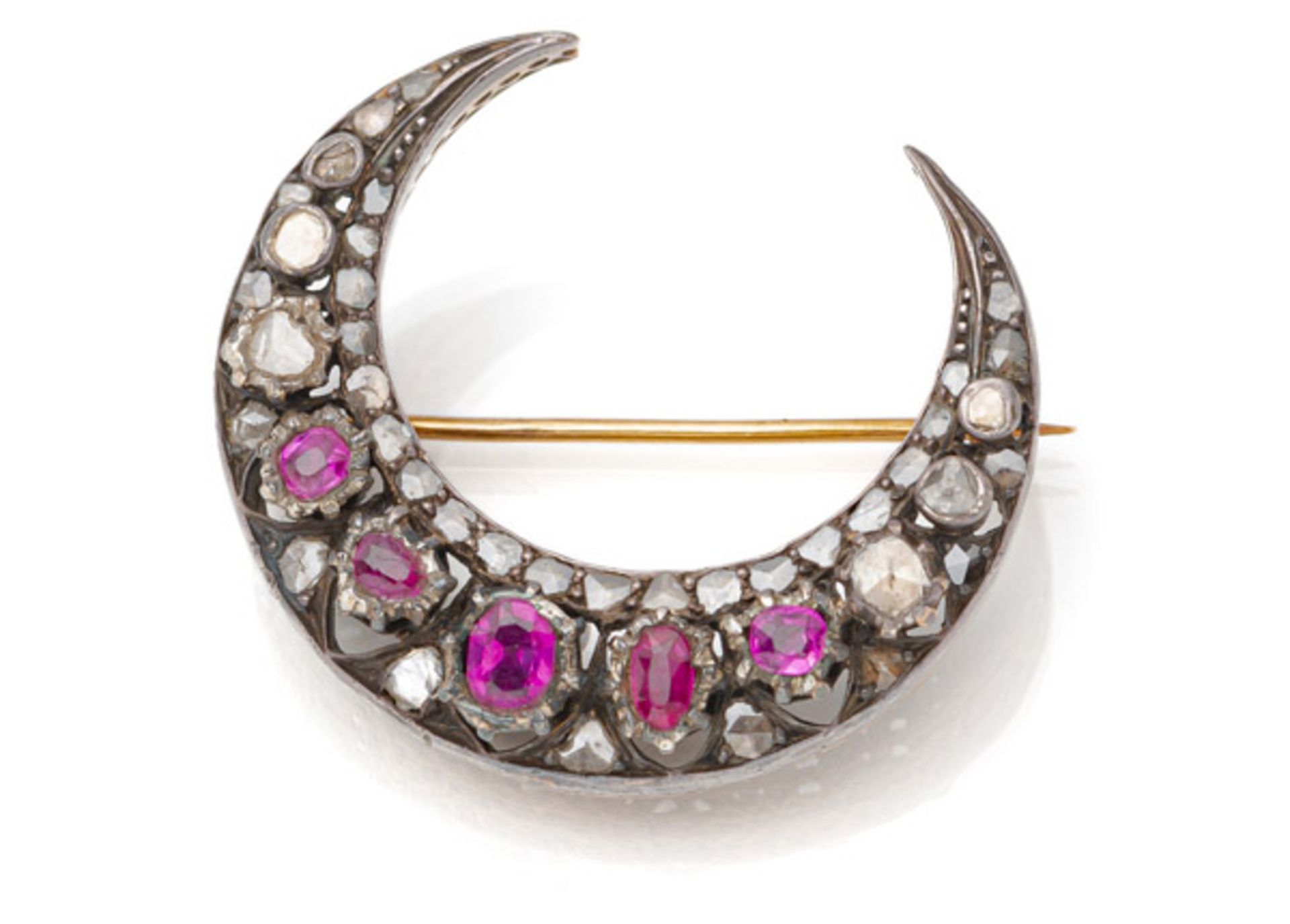 A BROOCH WITH DIAMONDS AND COLOURED STONES