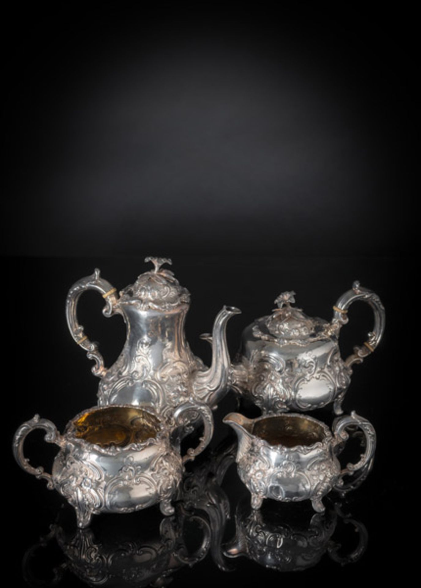 A VICTORIAN PARTIAL GILT SILVER 4 PIECE COFFEE AND TEE SERVICE - Image 2 of 4