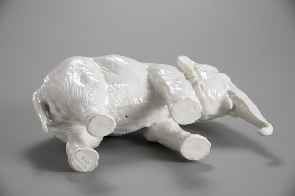 A NYMPHENBURG PORCELAIN ELEPHANT - Image 5 of 6