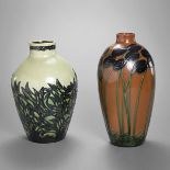 Zwei Majolika-Baluster Vasen