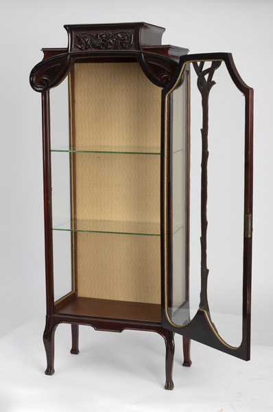 AN ART NOUVEAU DISPLAY CABINET - Image 3 of 7