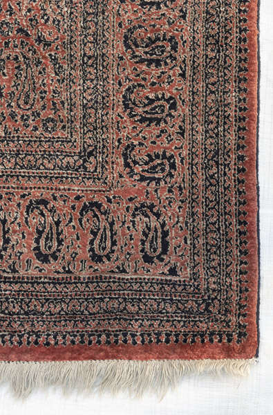 A silk rug - Image 2 of 6