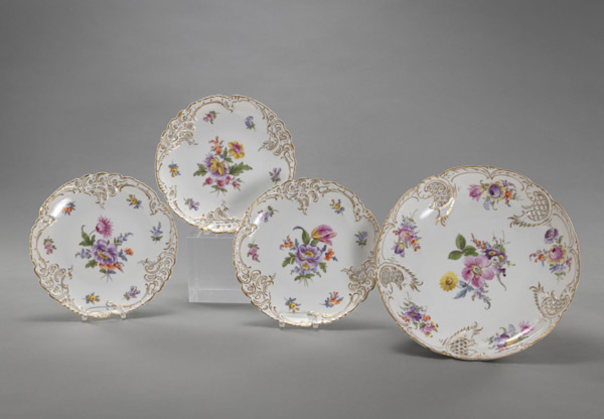 A NYMPHENBURG FOOTED DISH AND 8 PLATES - Image 2 of 4