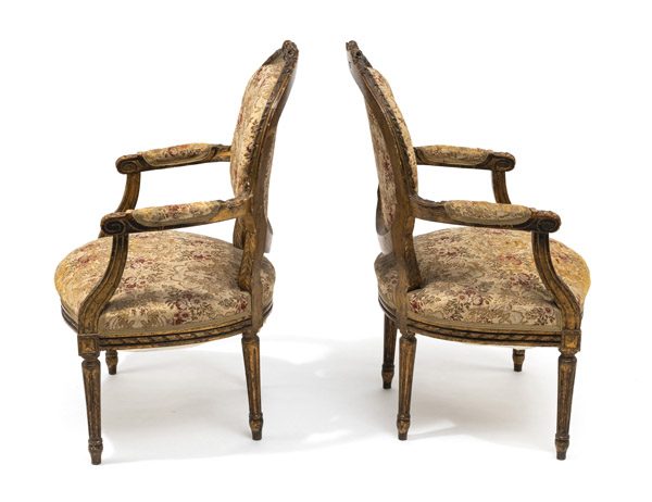 A LOUIS XVI STYLE SETTEE AND TWO FAUTEUILS - Image 9 of 12