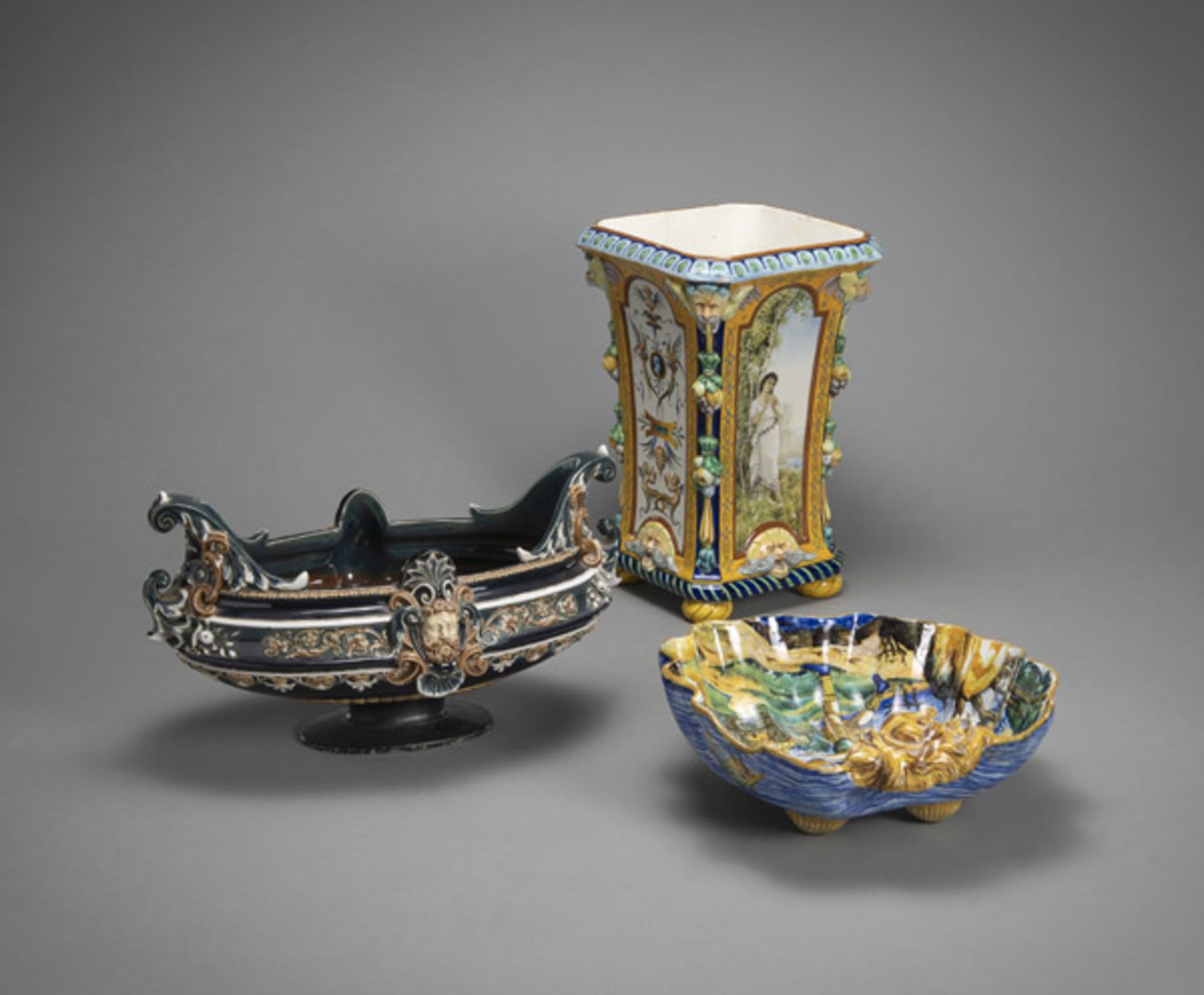 A MAIOLICA VASE A SHELL SHAPED BOWL AND A CENTRE PIECE - Image 2 of 5