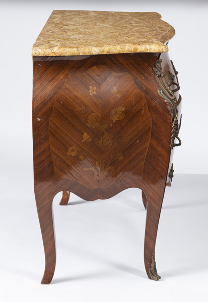 A FRENCH LOUIS XV STYLE BRONZE MOUNTED KINGWOOD AND OTHERS COMMODE - Image 4 of 7