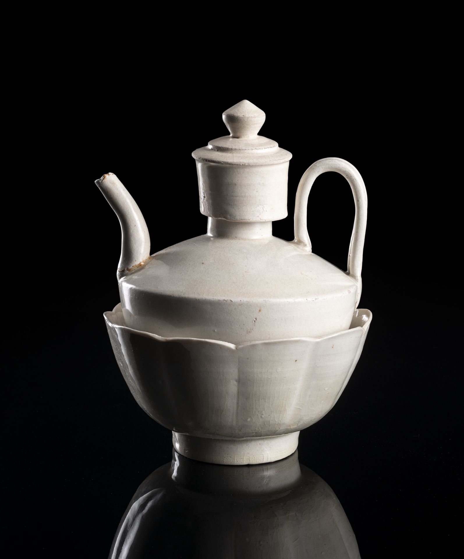 A 'QINGBAI'-WARE EWER AND COVER WITH WARMING BOWL