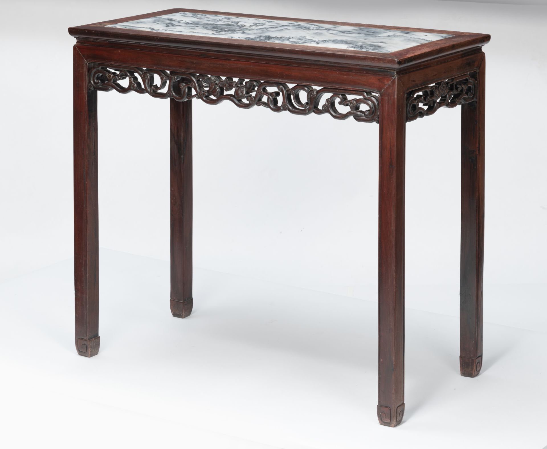 A MARBLE-INSET OPENWORK FLORAL SCROLL APRON CORNER-LEG TABLE - Image 4 of 5