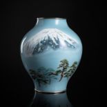 Feine Cloisonné-Vase mit Darstellung des Berg Fuji in 'musen'