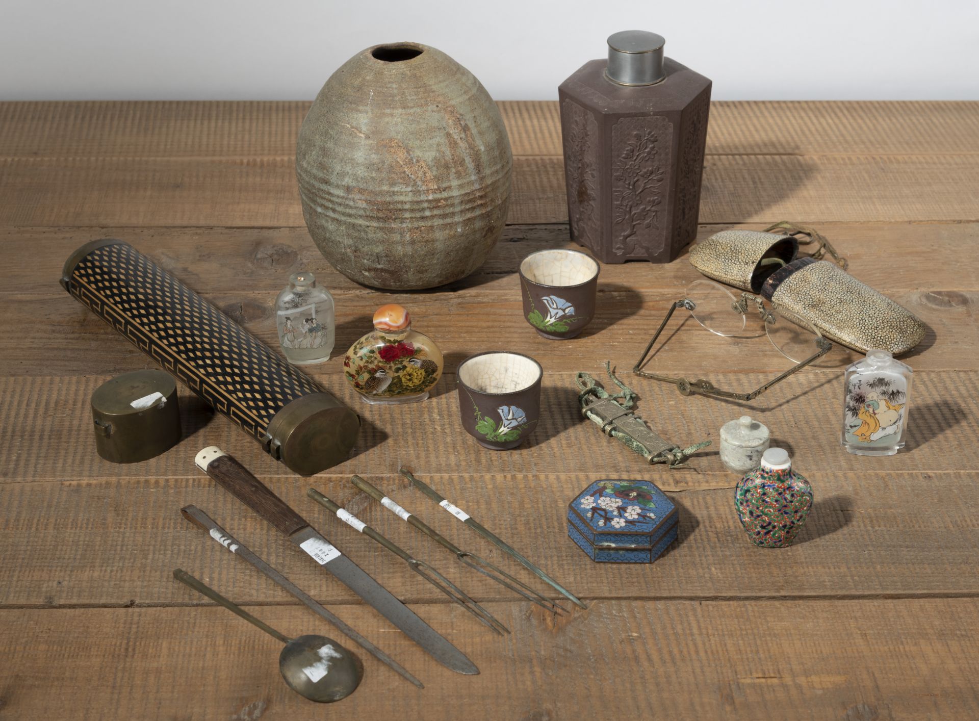 A 'ZISHA' TEA CADDY, A CERAMIC VASE, A CLOISONNÉ-ENAMEL BOX AND COVER, GLASSES IN A CASE, AND SNUFF - Image 2 of 3