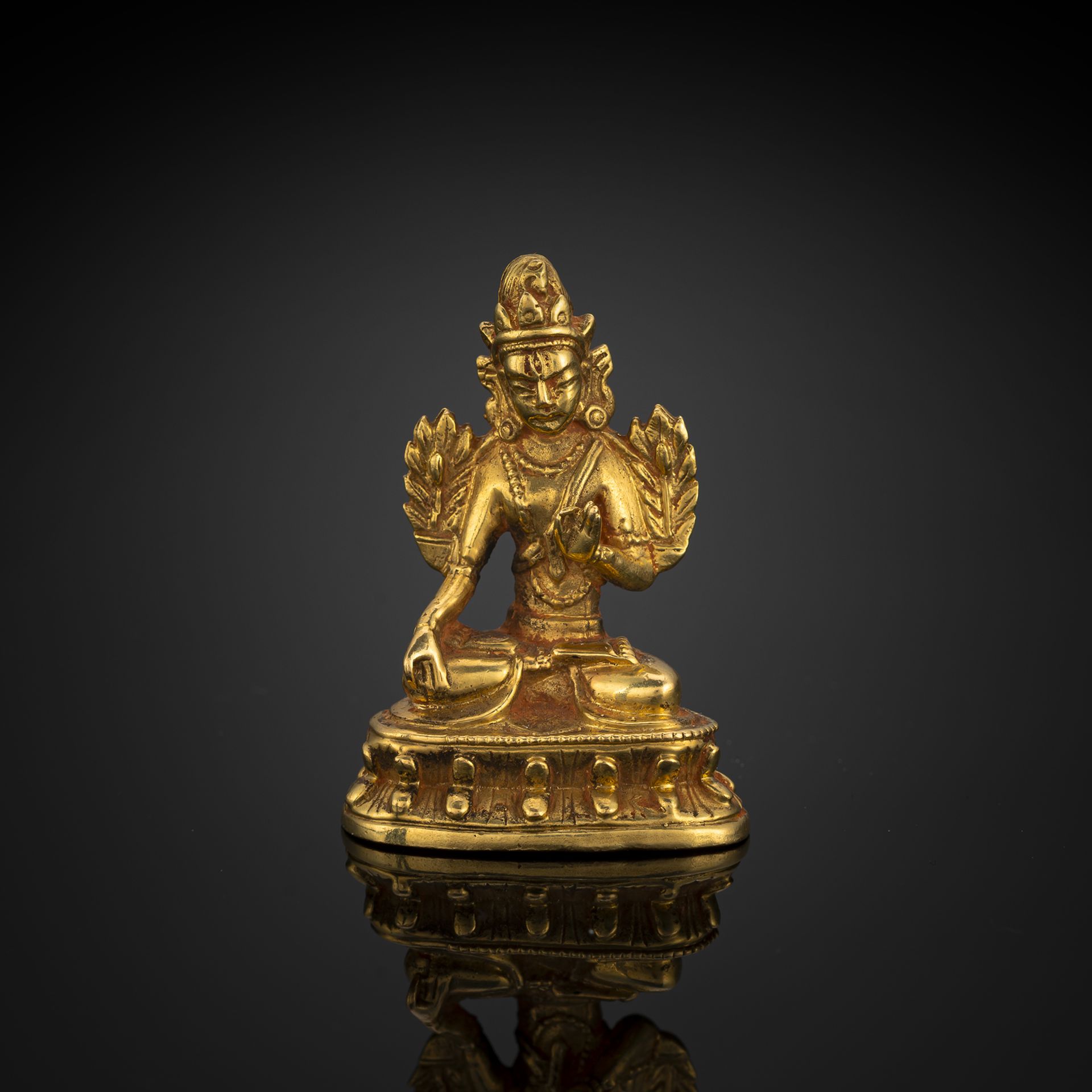 Figur der Tara auf einem Lotus aus Gold - Bild 2 aus 2