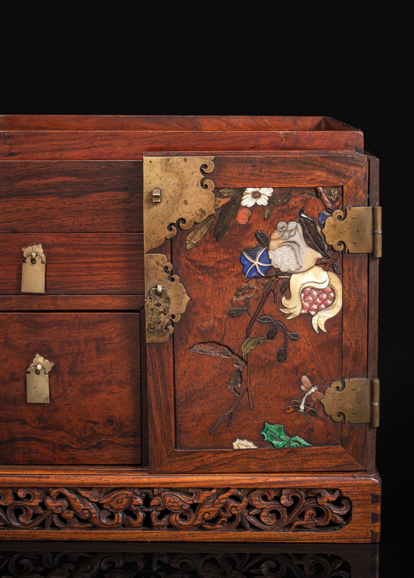 A FINE AND RARE INLAID-HUANGHUALI CABINET - Image 3 of 5